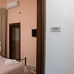 Via Trento 30 בית הארחה 4*