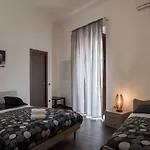 Via Trento 30 בית הארחה 4*